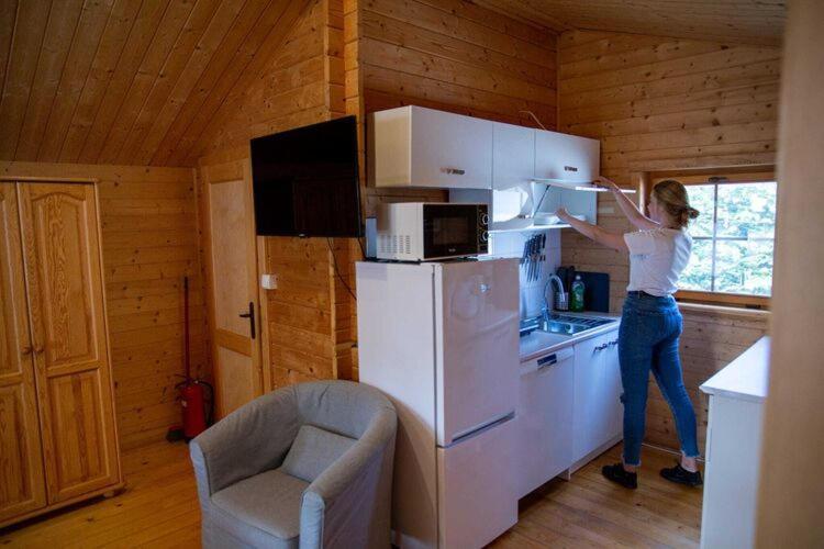 Comfortable Bungalow With A Covered Terrace, For 6 People, ミエンジズドロイェ エクステリア 写真