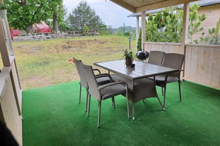 Comfortable Bungalow With A Covered Terrace, For 6 People, ミエンジズドロイェ エクステリア 写真
